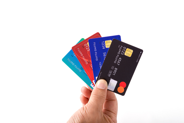 クレジットカードと電子マネーの違いは?どっちがお得?便利?