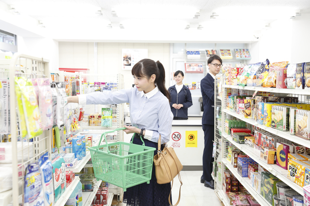 コンビニはクレジットカードがお得?コンビニで現金払いは損する?