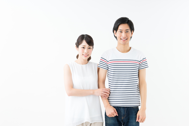結婚したらクレジットカードはどうなる?名義変更の手続き・審査は?