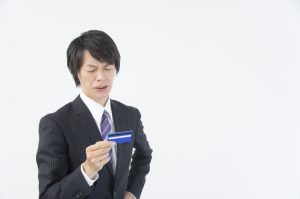 支払いの遅れは個人信用情報機関に記録され、情報が共有される