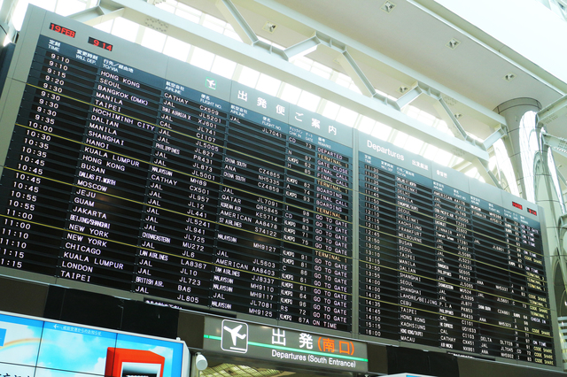 空港ラウンジが使えるデビットカードは?無料で利用可能なラウンジは?