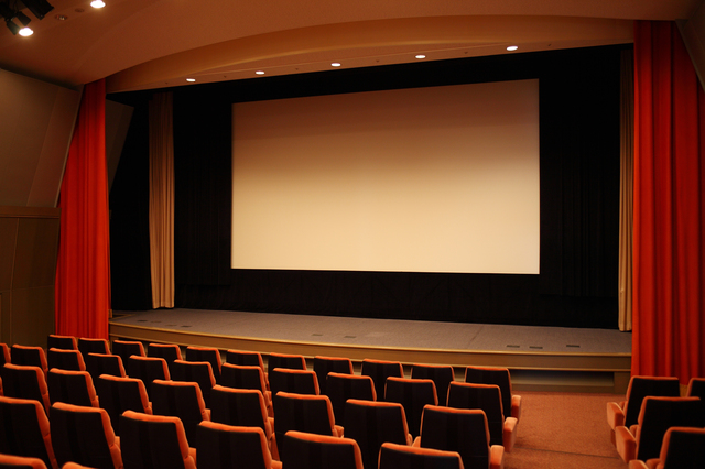 映画を安く見るには?TOHOシネマズやイオンシネマのお得な割引方法は?